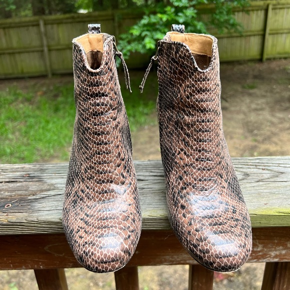 Lucca Lane Avra Brown Snakeskin Ankle Booties size 8.5 - Picture 3 of 10